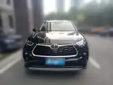 Photo 2 - Toyota Highlander