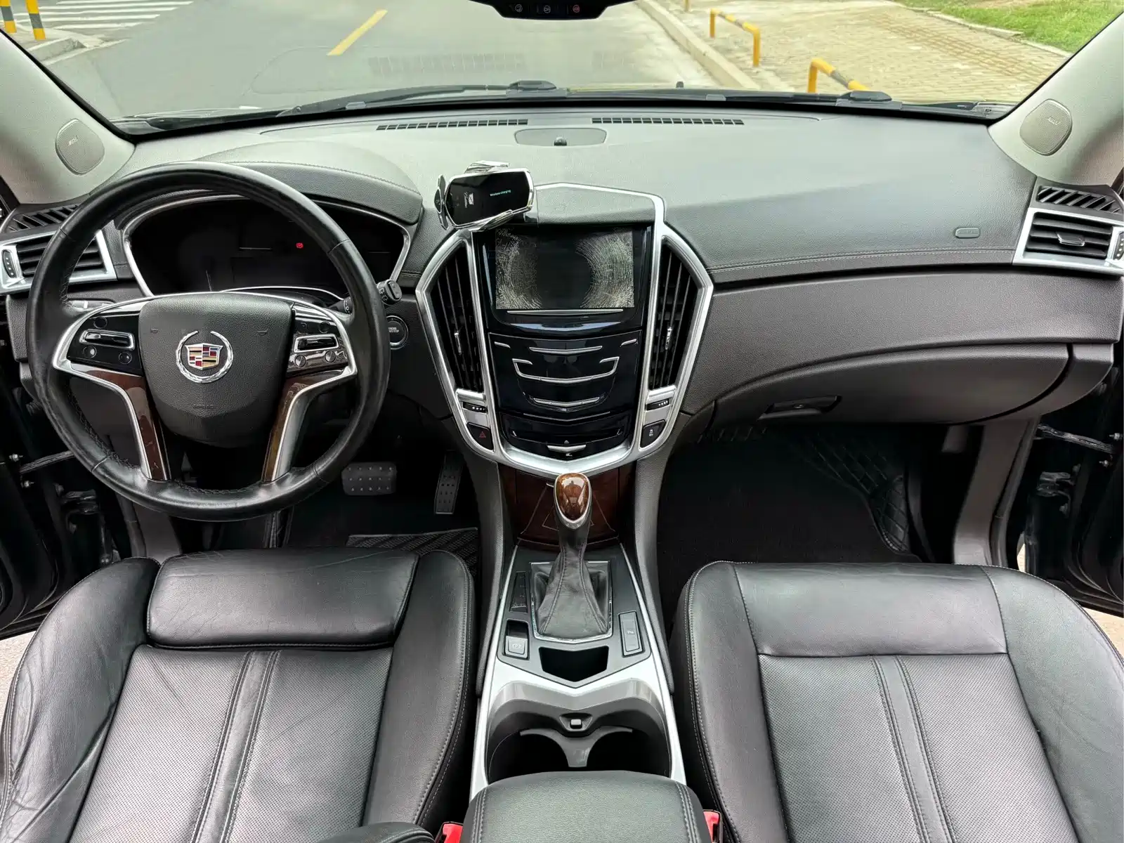 Photo 9 - Cadillac SRX