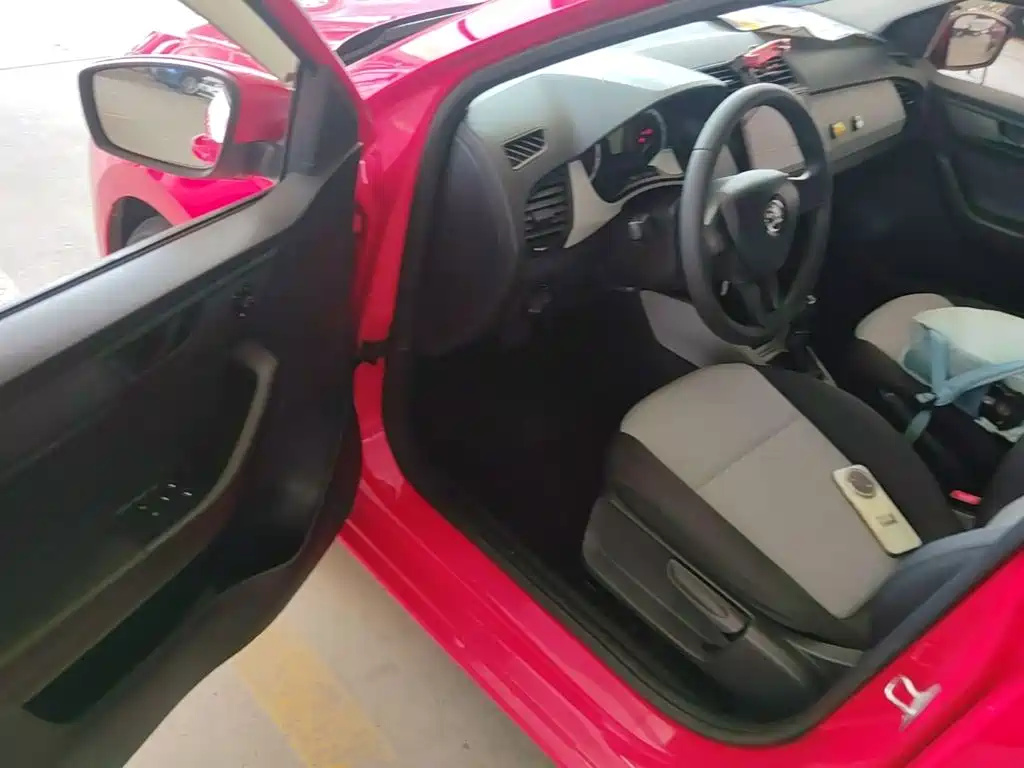 Škoda Fabia 2018 2017 1.4L Auto Car Enjoy Edition