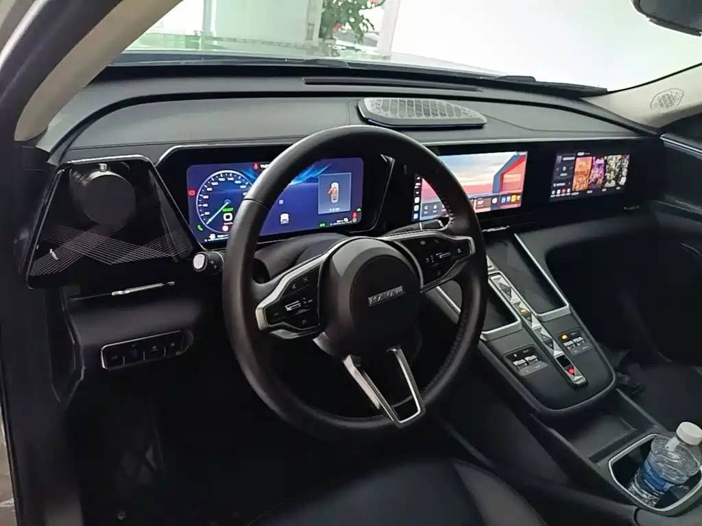 Haval Xiaolong MAX 2023 2023 1.5L Hi4 105 4WD Pilot Edition