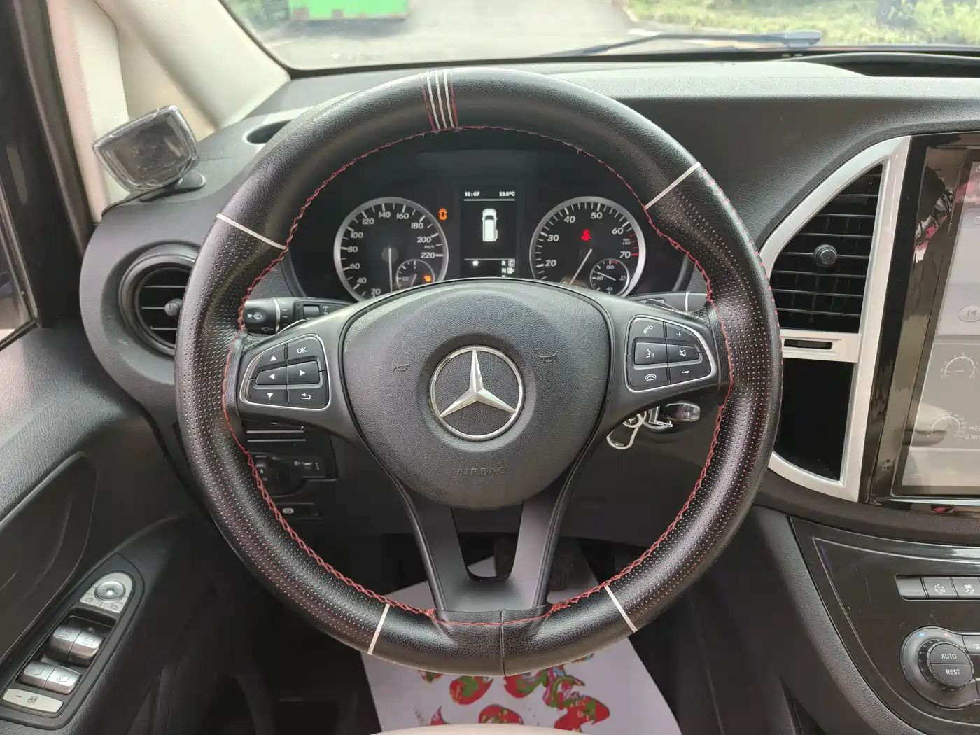 Mercedes-Benz Vito 2016 2.0T Elite Edition фото 12