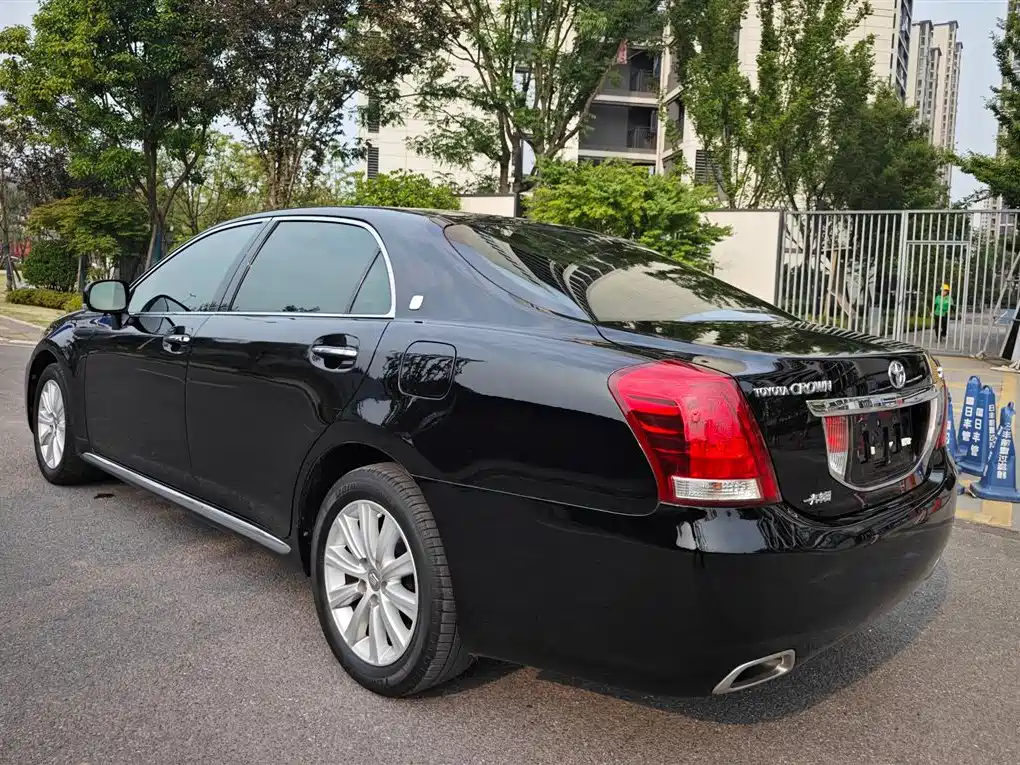 Toyota Crown 2010 2.5L Royal Leather Sunroof Navigation фото 4