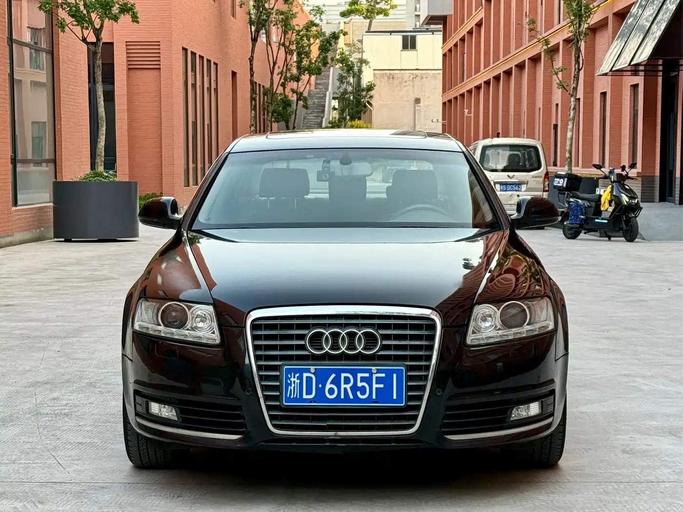 Audi A6L 2011 Model 2.8 FSI Comfort фото 2