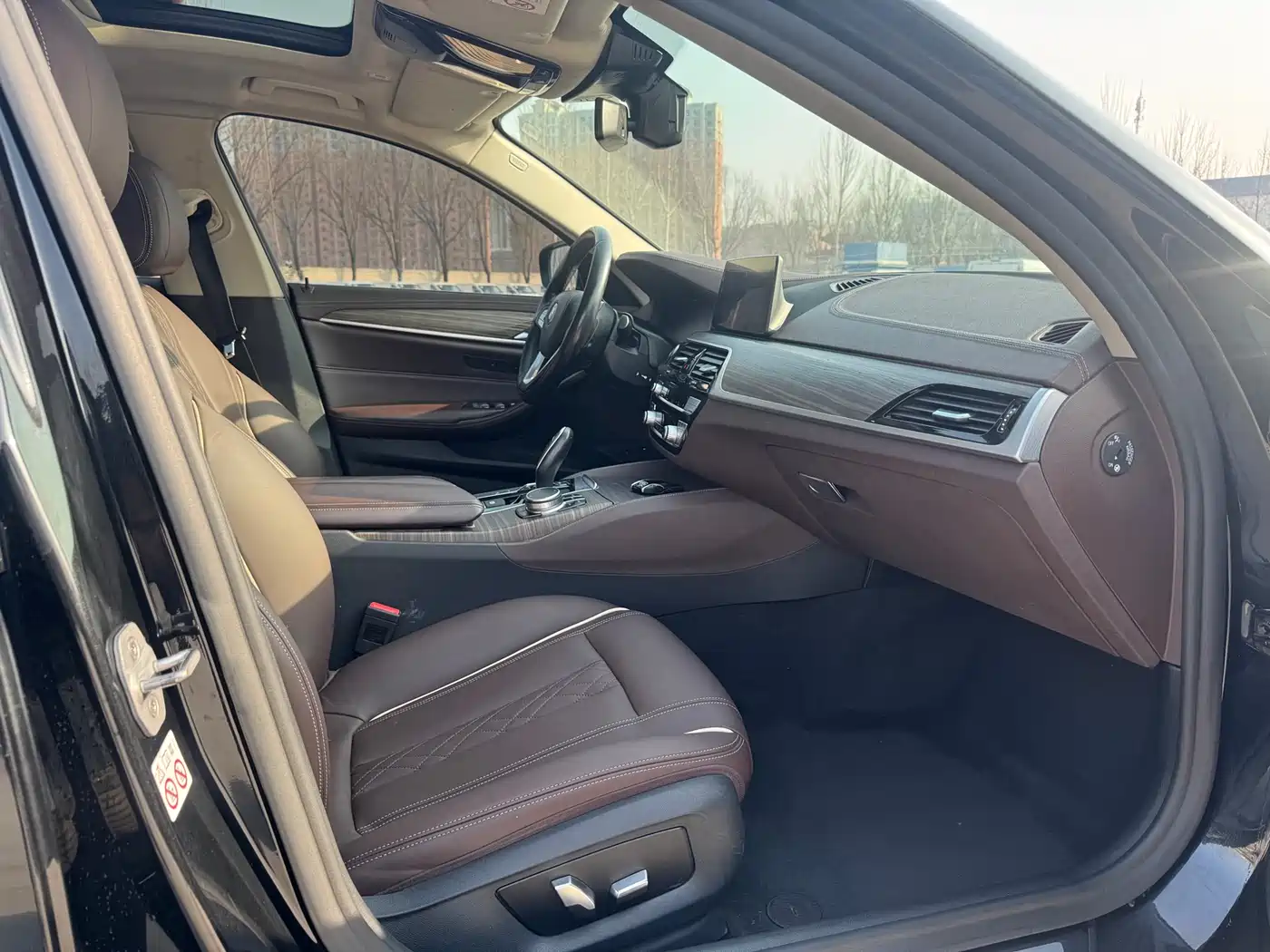 BMW 5 Series New Energy 2020 530Le Luxury Package фото 12