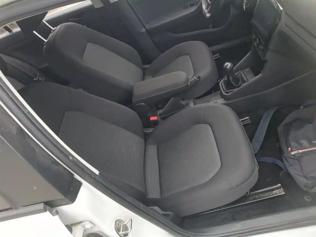 Volkswagen Jetta 2019 Dream Edition 1.4L Manual Fashion фото 20