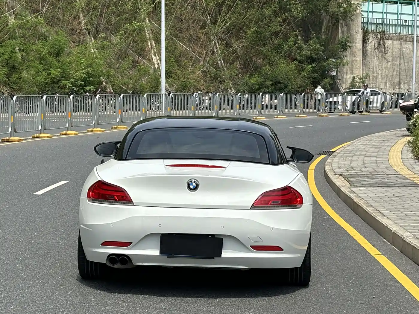 BMW Z4 2012 sDrive20i Leading фото 27