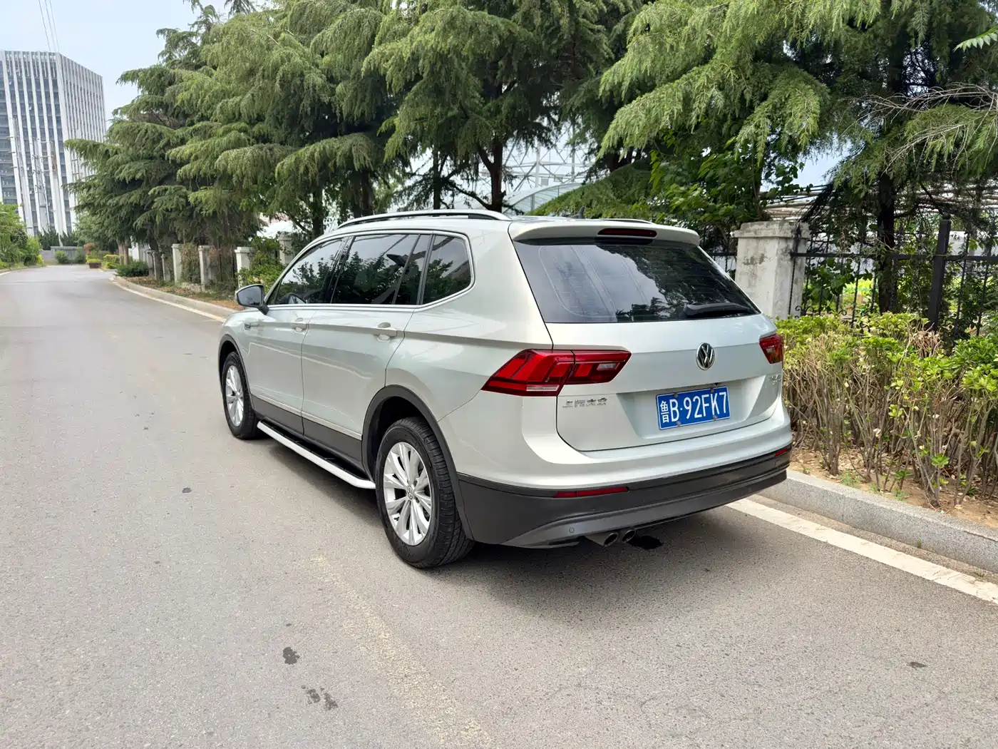 Volkswagen Tiguan L 2017 330TSI Automatic 2WD Trend Edition фото 3