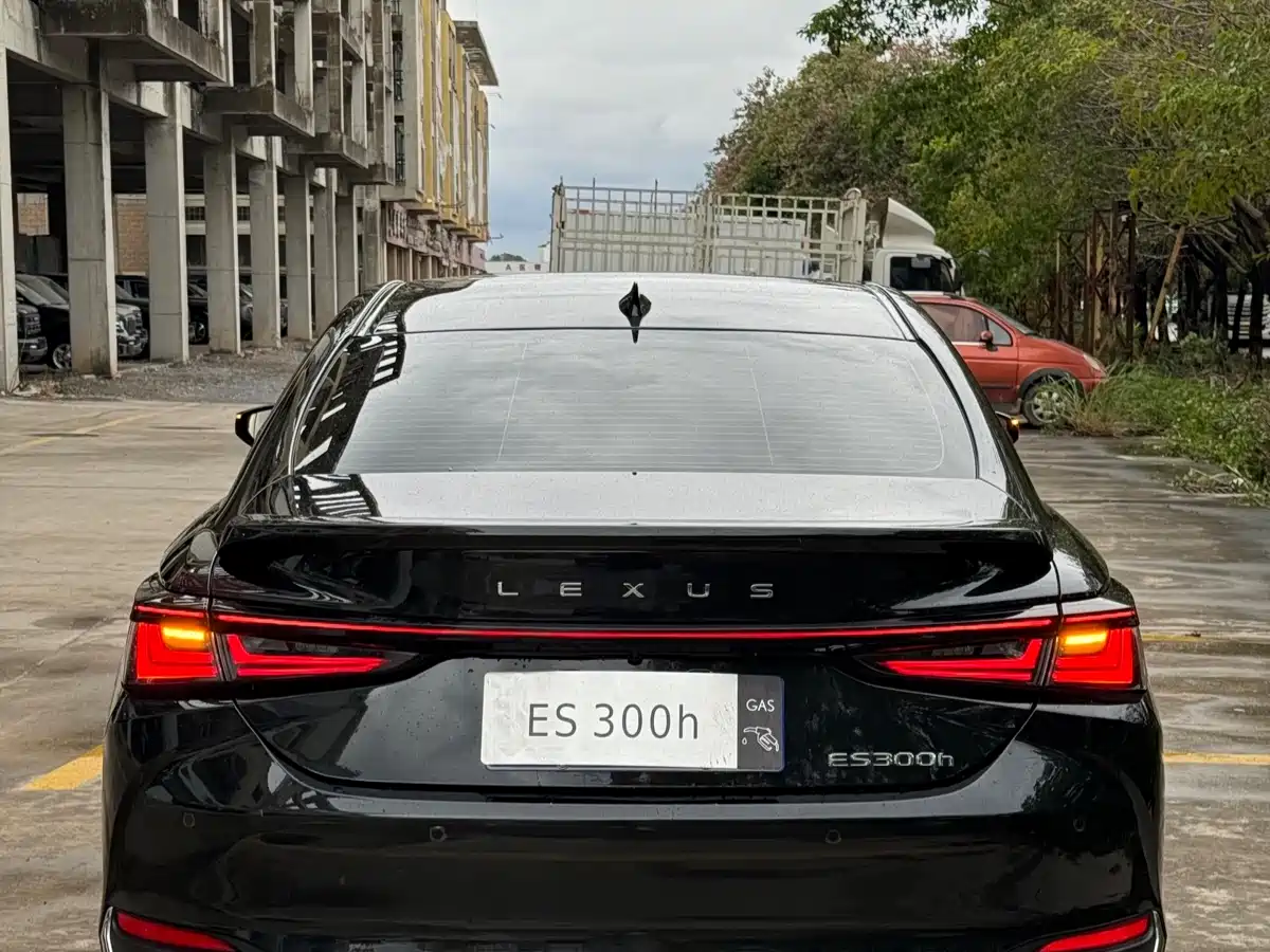 Lexus ES 2025 200 Ultimate Edition фото 4
