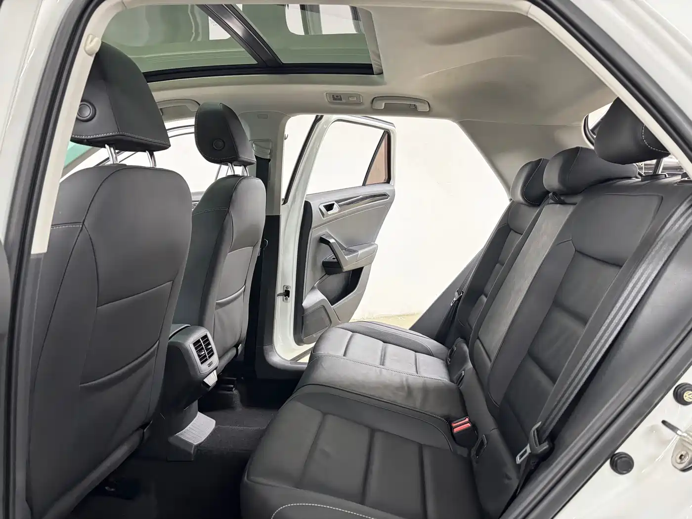 VOLKSWAGEN T ROC EXPLORING SONGS