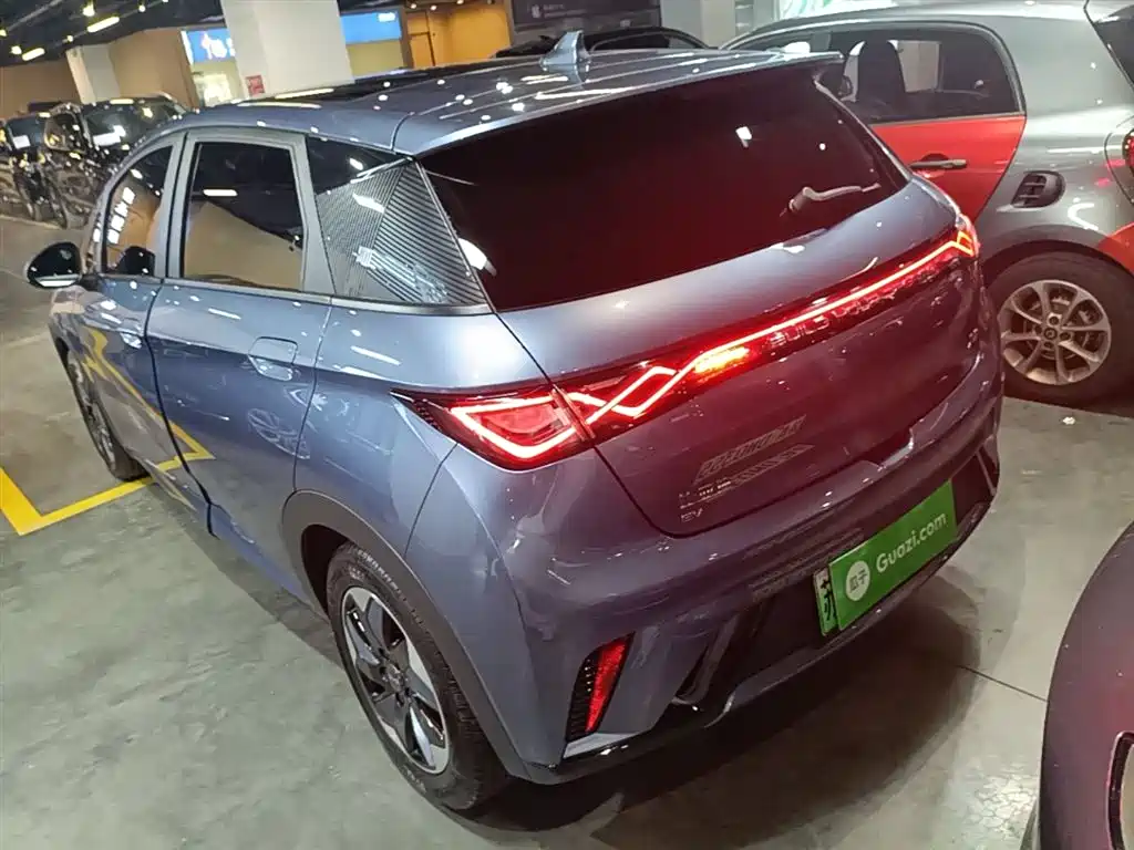 BYD Dolphin 2024 Glory Edition 420km Fashion Edition фото 5