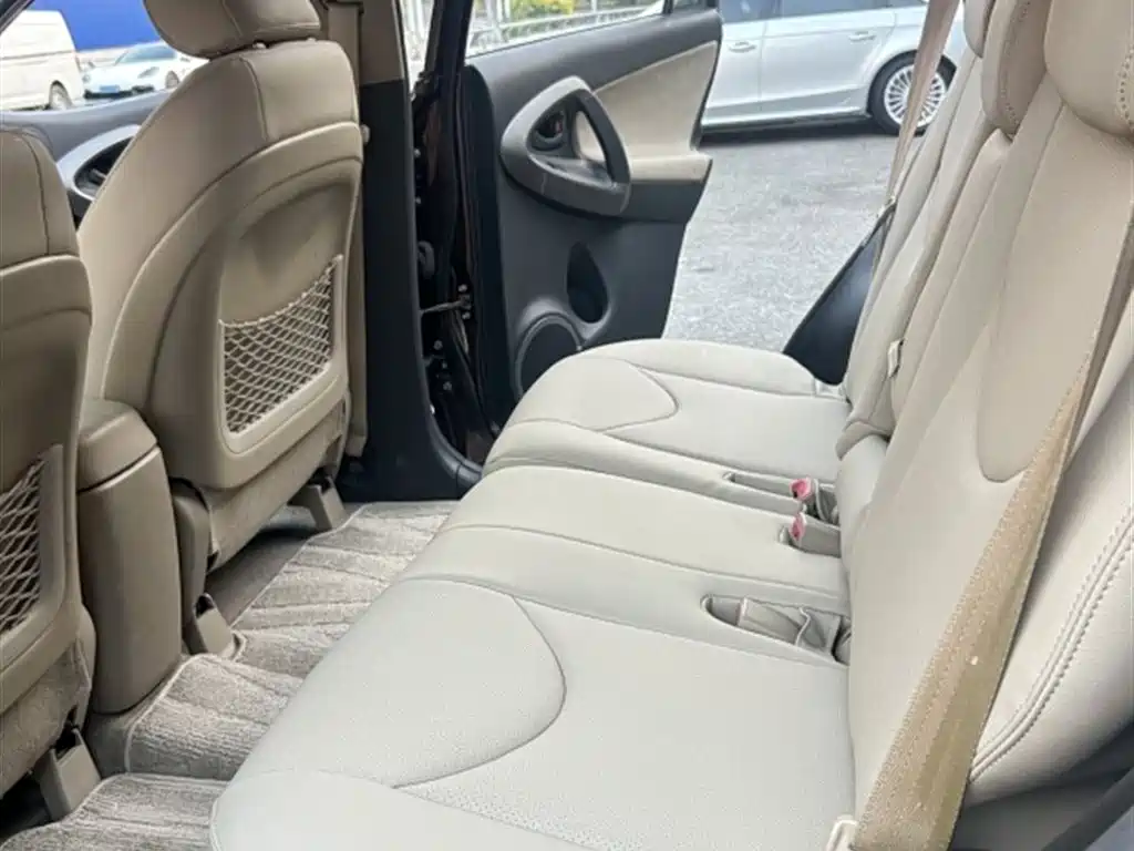 Toyota RAV4 Rongfang 2011 2.0L Automatic Classic Edition фото 10