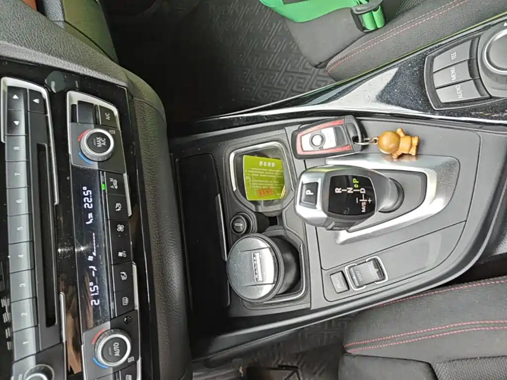 Photo 14 - BMW 1 Series (Import)