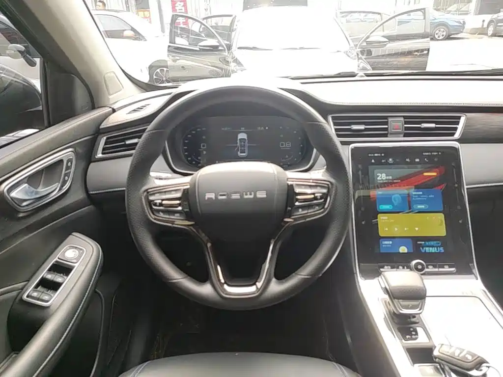 Roewe RX5 2025 2025 PLUS 330TGI Auto Trend-Setting Smart Edition