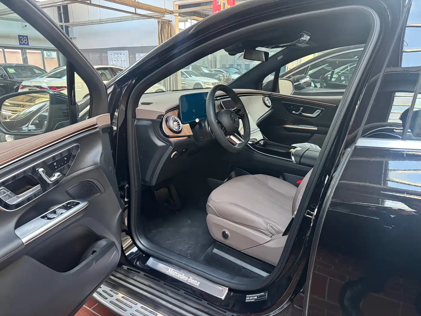 MERCEDES-BENZ EQE SUV