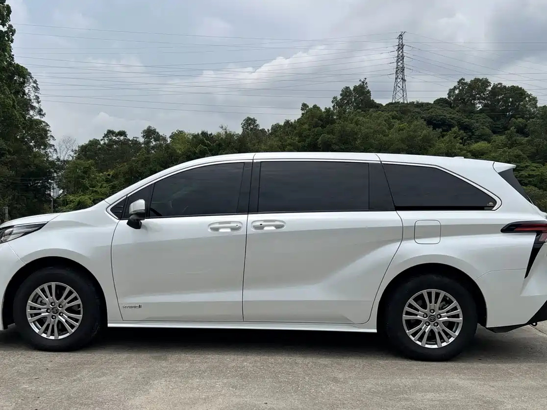 Toyota Sienna 2021 2.5L Hybrid Comfort Edition фото 24