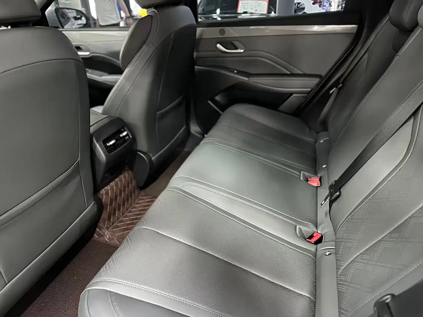 BYD Qin PLUS 2025 DM-i Smart Drive 55KM Leader фото 9