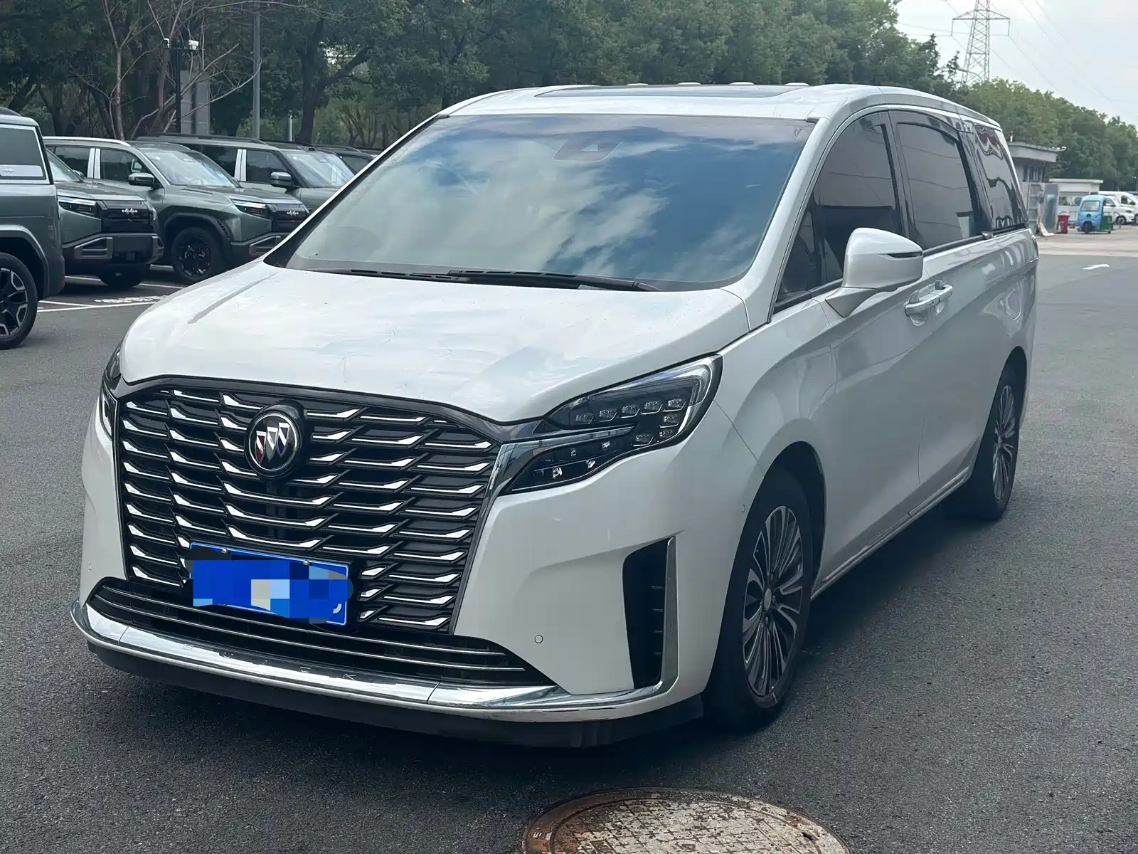 Photo 3 - Buick GL8