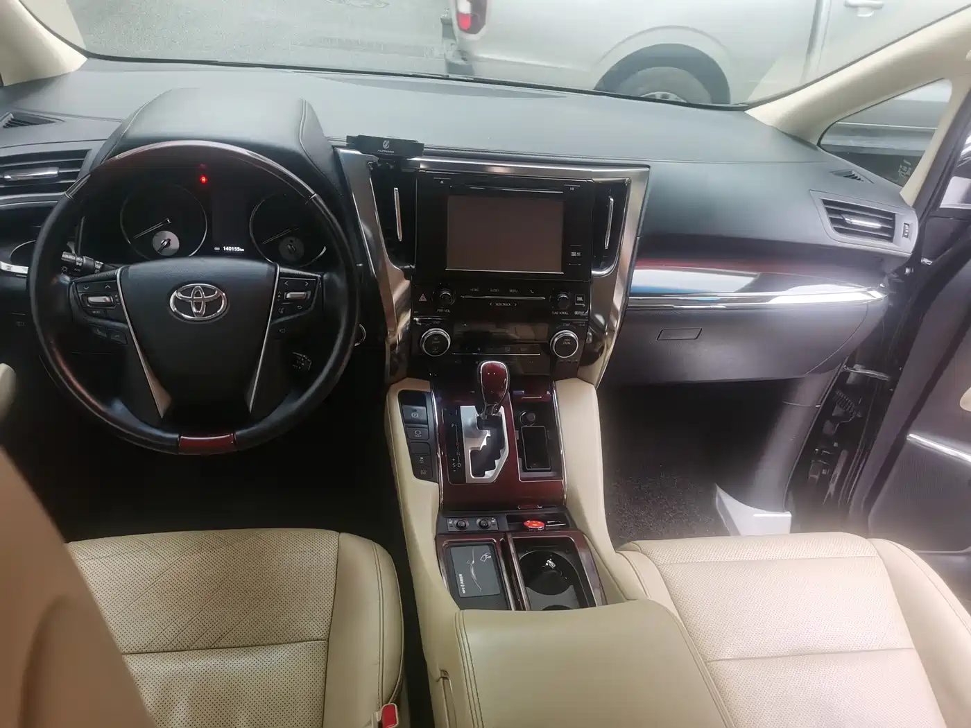 Toyota Alphard 2018 3.5L Luxury фото 7