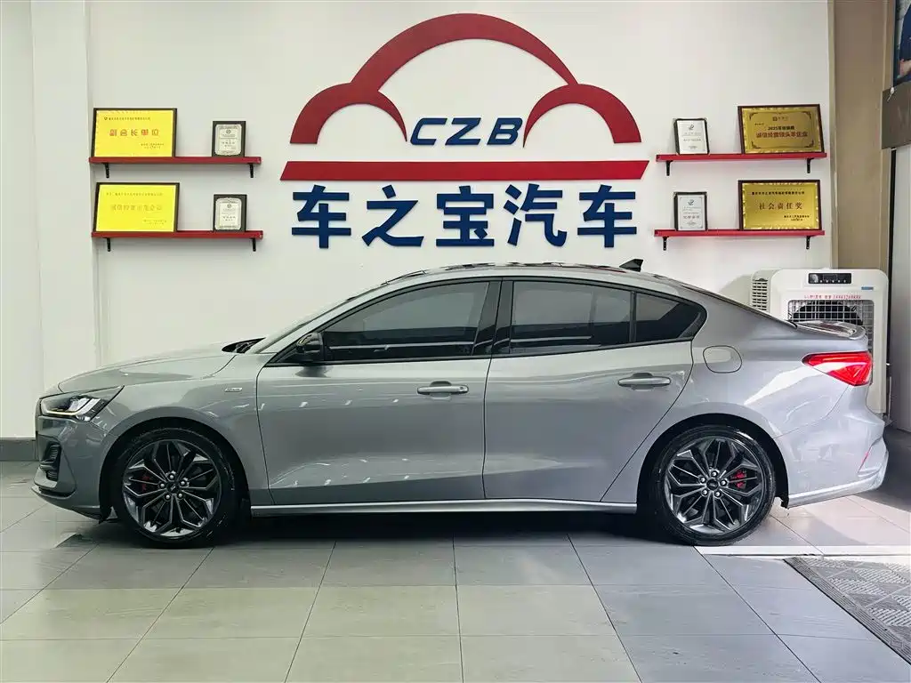 FORD FOX