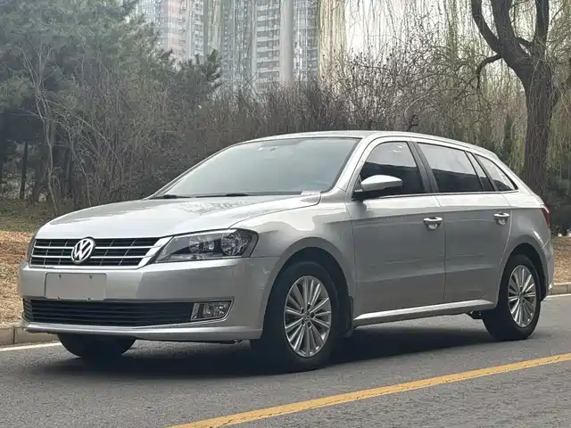  Volkswagen Lavida Tour 2013 1.6L Automatic Comfort