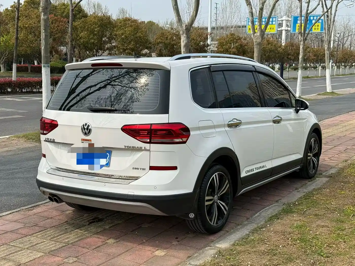 Volkswagen Touran 2018 Touran L 280TSI DSG Cross Edition 6-seater China VI фото 5