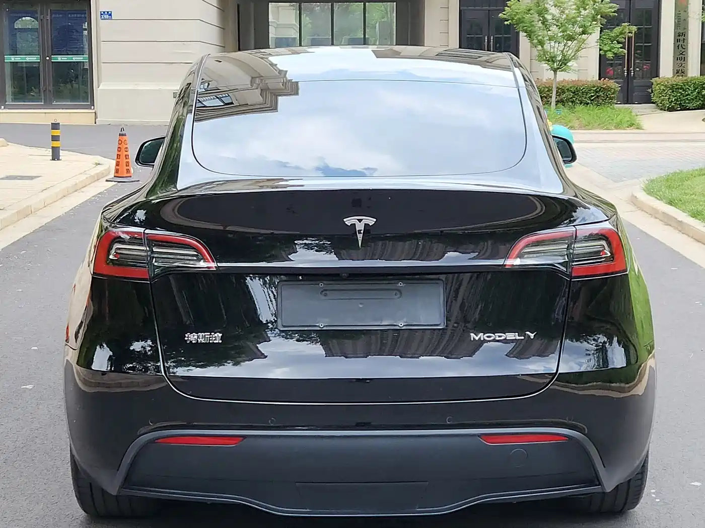 Фото 8 - Tesla Model Y