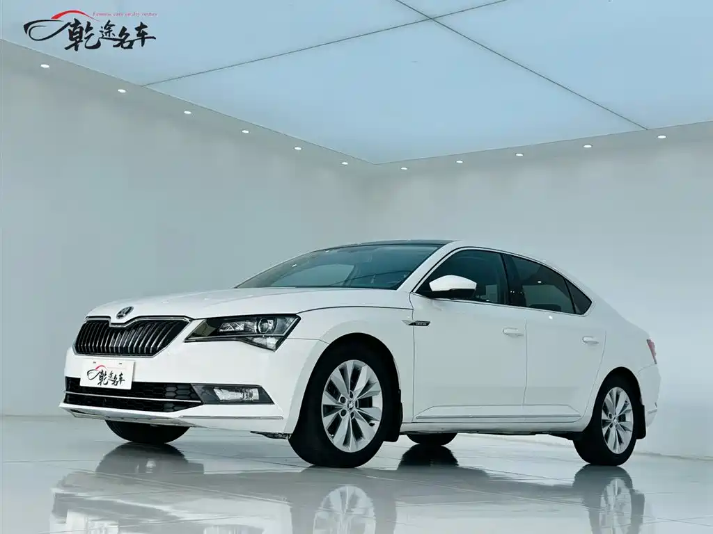 Škoda Superb 2016 TSI330 DSG Pioneer Edition