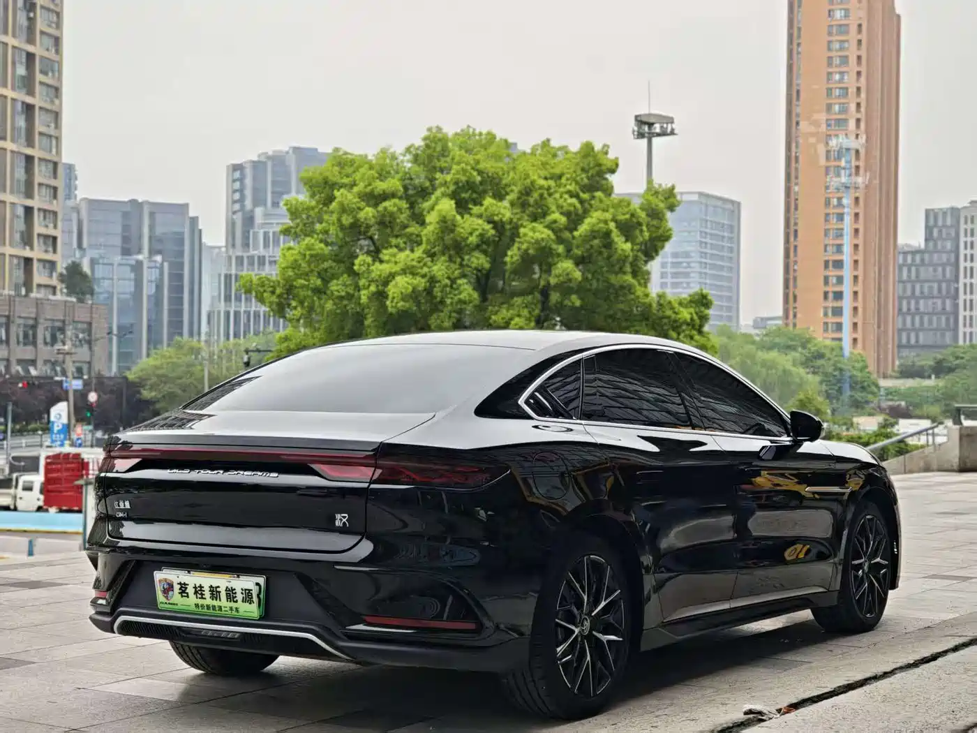 BYD Han 2025 DM-i 125KM Premium фото 8