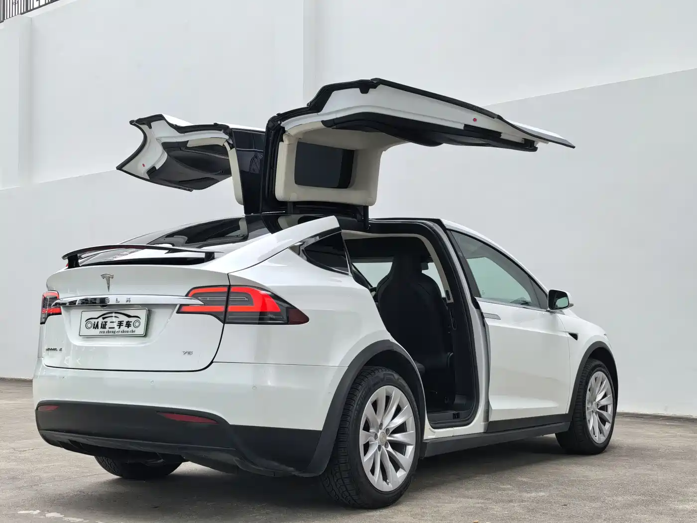 TESLA MODEL X