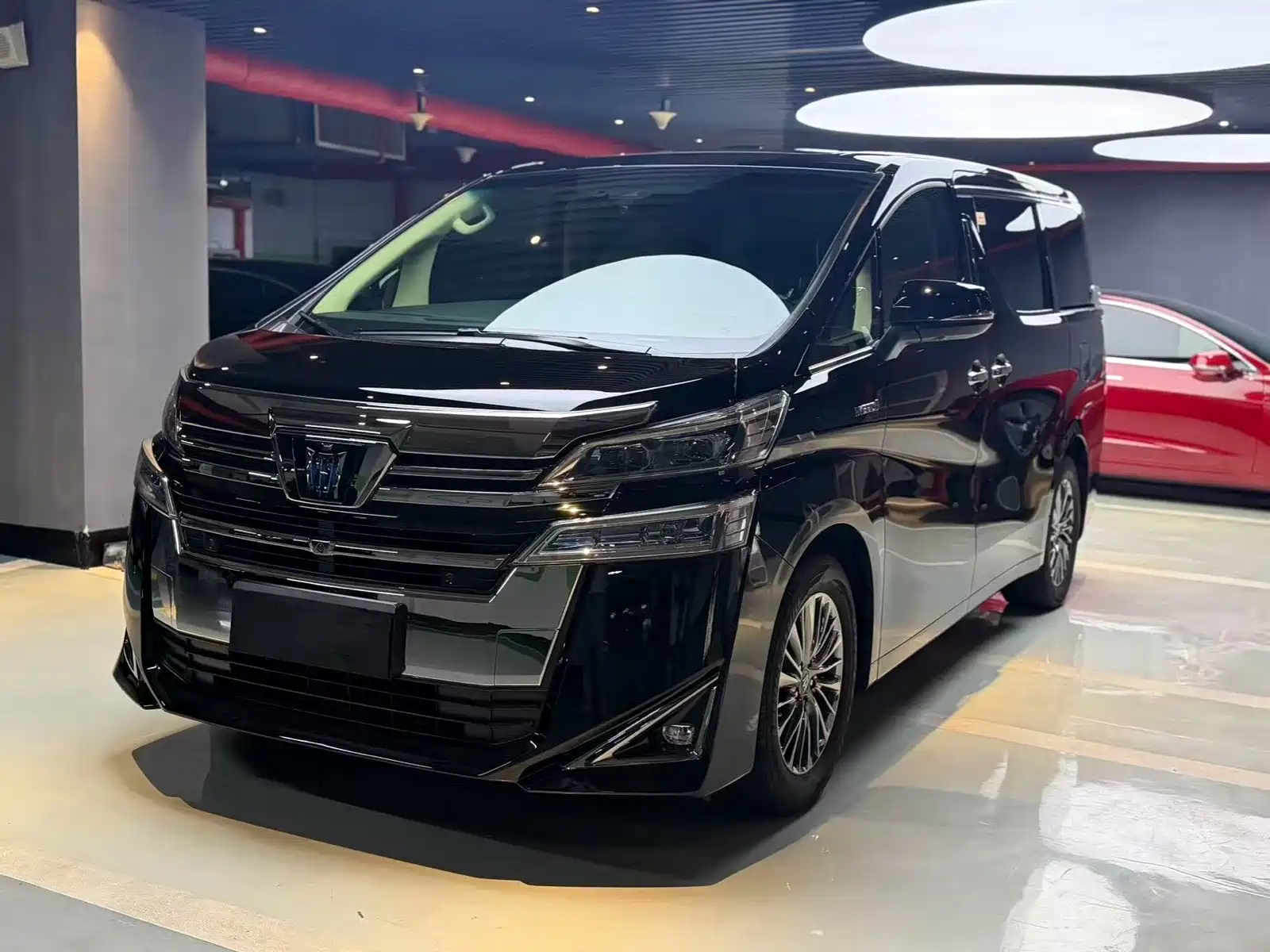 Фото 1 - Toyota Vellfire