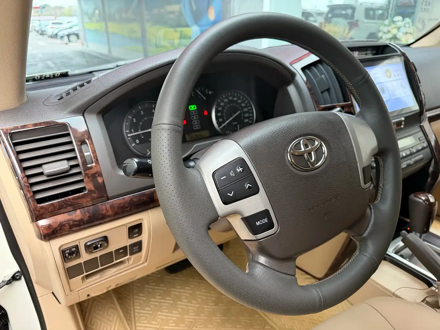 TOYOTA LAND CRUISER