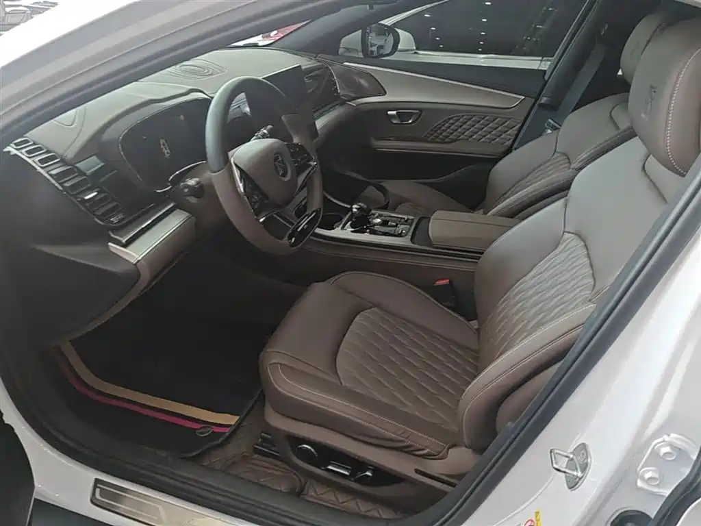 BYD Han 2023 DM-i Champion Edition 121KM Prestige фото 15