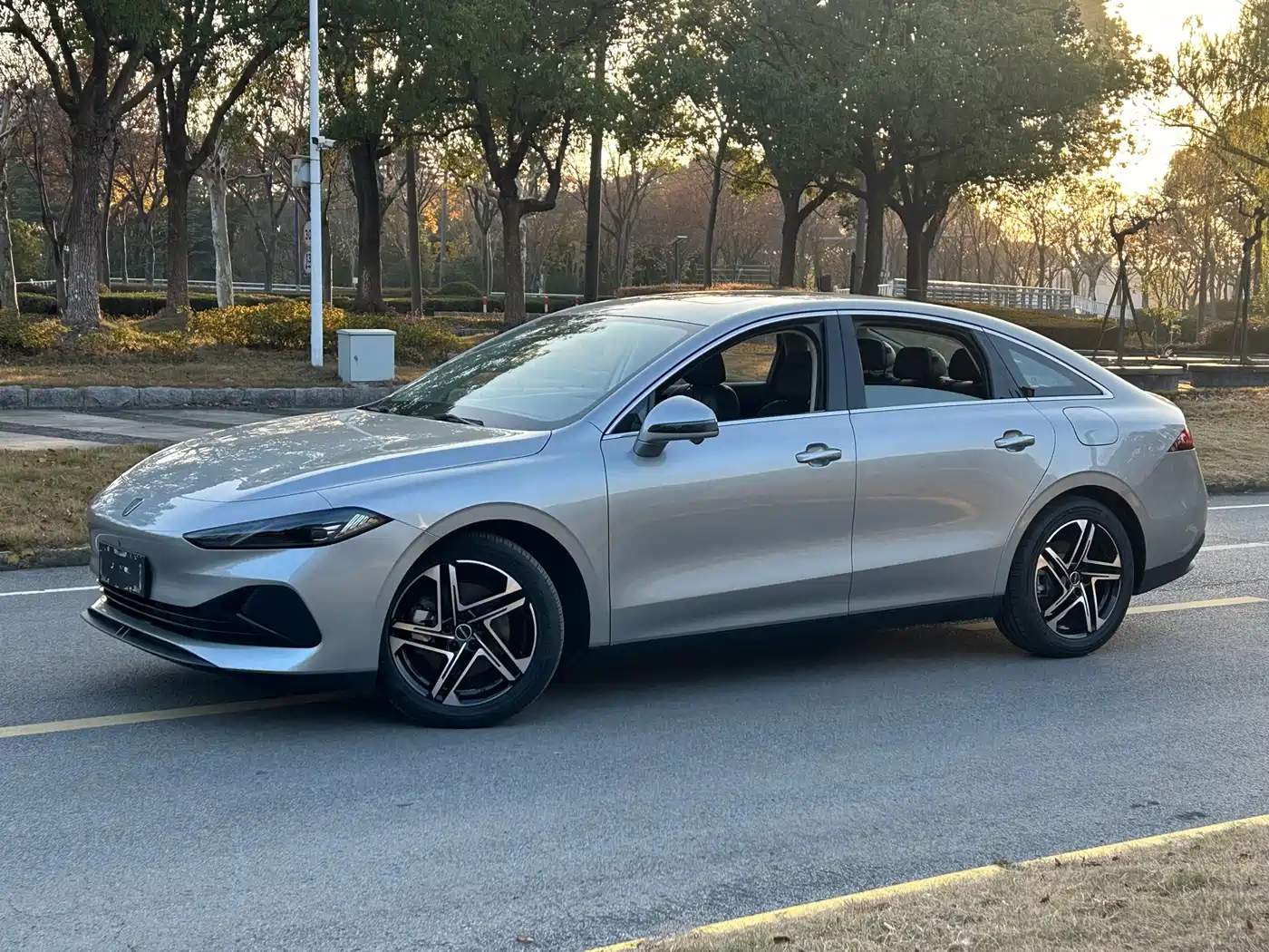 Roewe D7 2026 2025 DMH 125km World Champion Edition