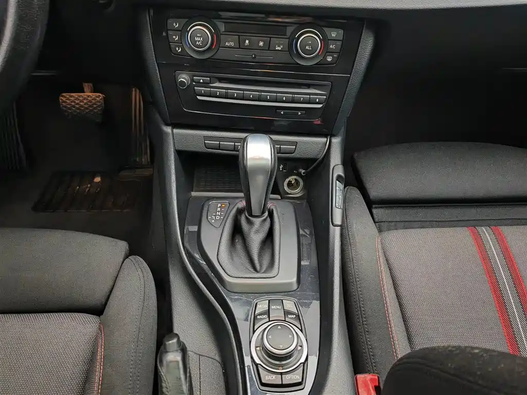 BMW X1 2013 sDrive18i Sport Design Package фото 13