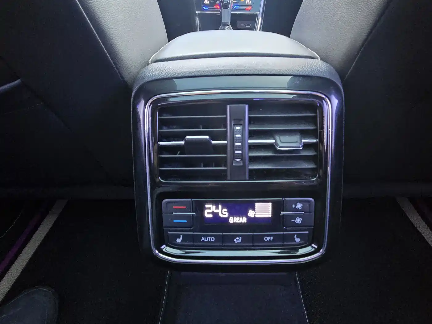 Volkswagen Passat 2021 Model 330TSI Premium Edition фото 9