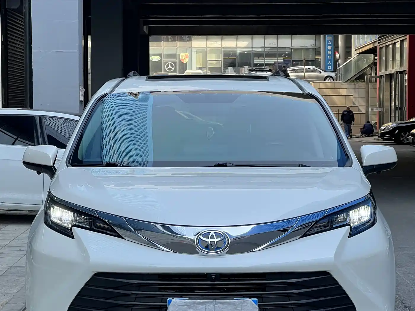 Toyota Sienna фото 2