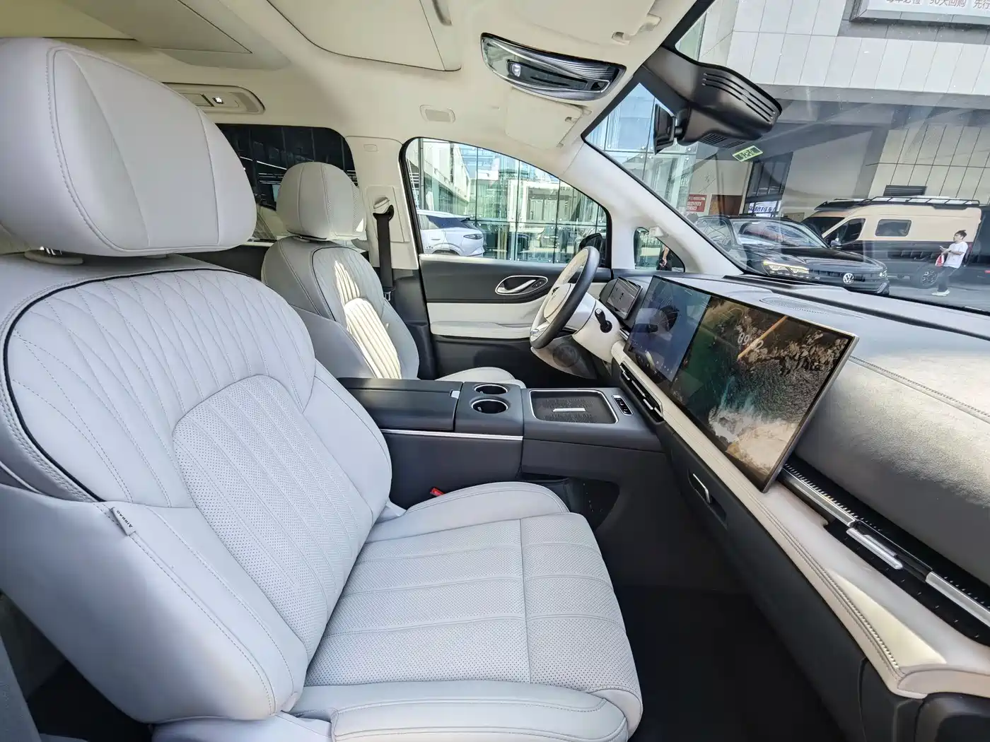 Voyah Auto Voyah Dreamer 2025 PHEV AWD Flagship Kunpeng Edition фото 21