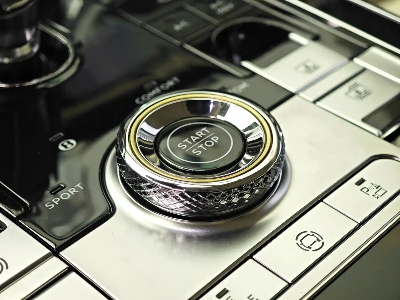 Bentley Flying Spur Plug-in Hybrid 2025 2025 Model Year 4.0T V8 Mulliner