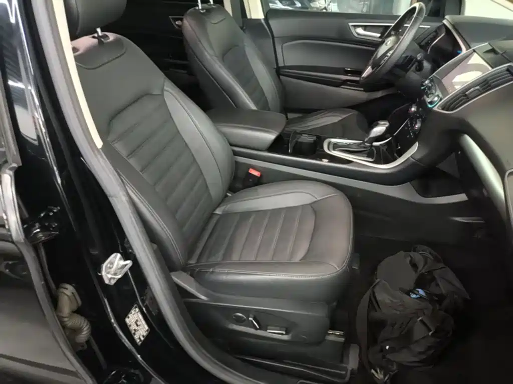 Фото 25 - Ford Edge