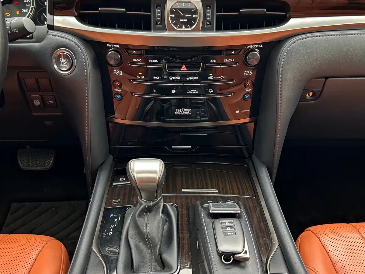 Lexus LX 2017 570 Dynamic Luxury фото 6