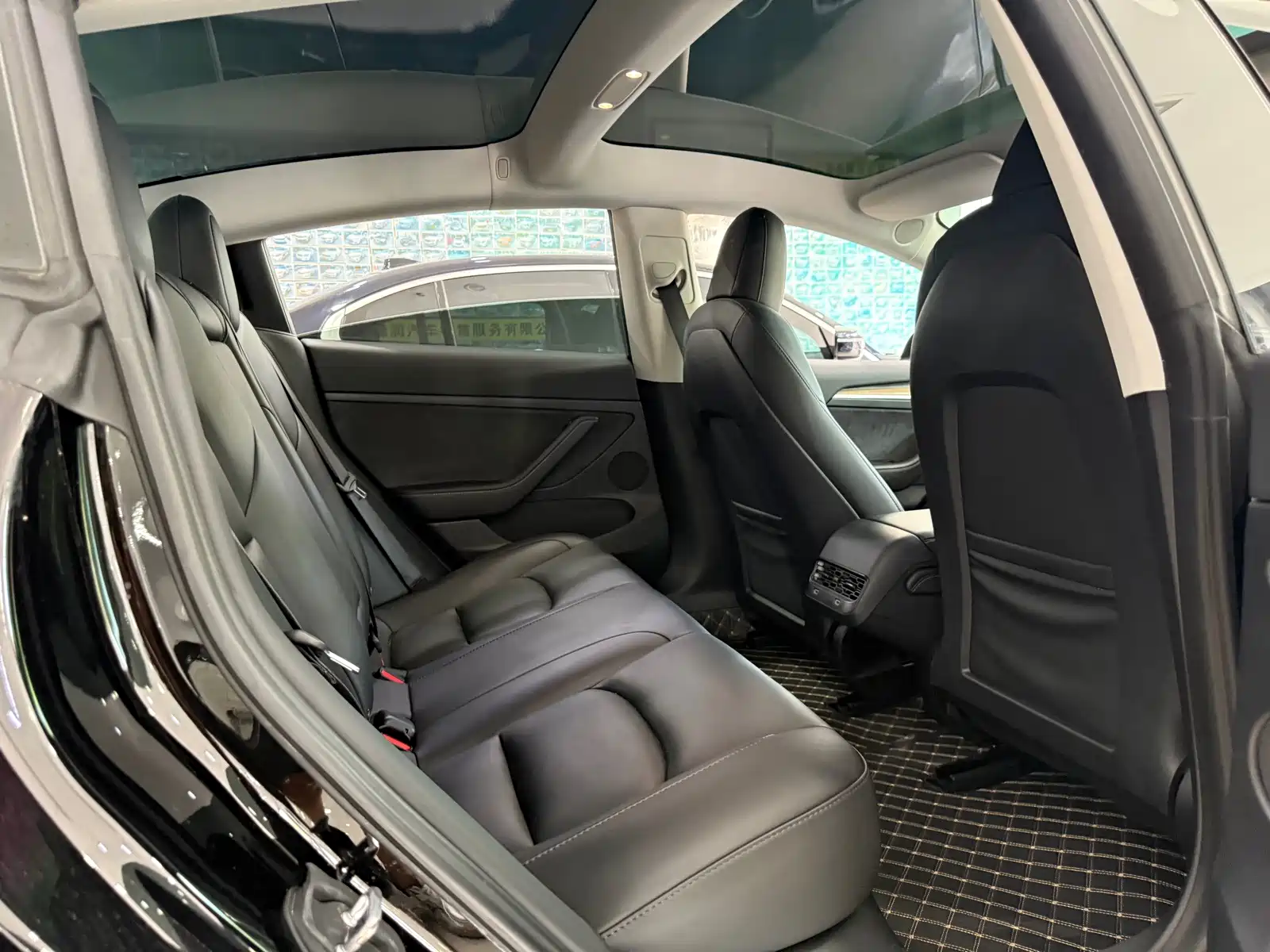 Фото 13 - Tesla Model 3