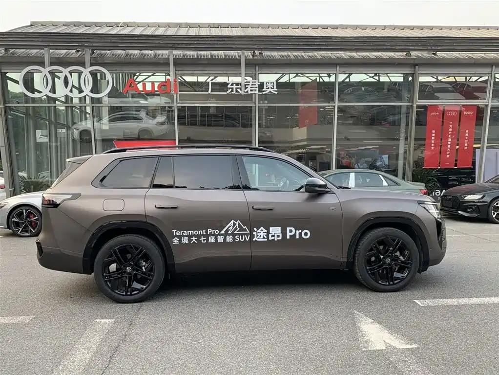 Volkswagen Teramont 2025 Teramont Pro 450TSI 4WD Summit Edition фото 3