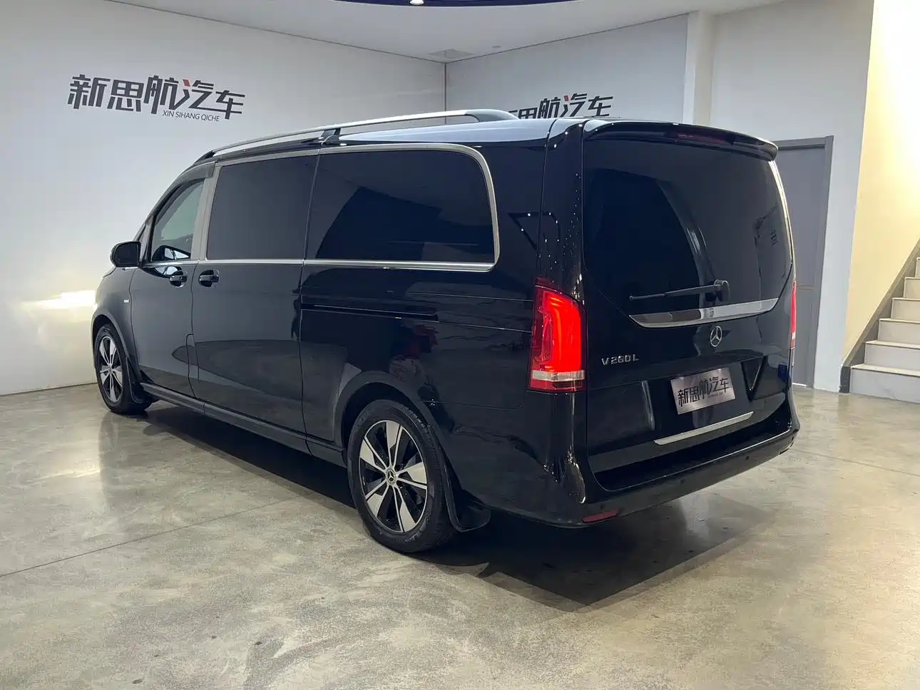 Mercedes-Benz V-Class 2021 V 260 L Long Wheelbase Premium Edition фото 10