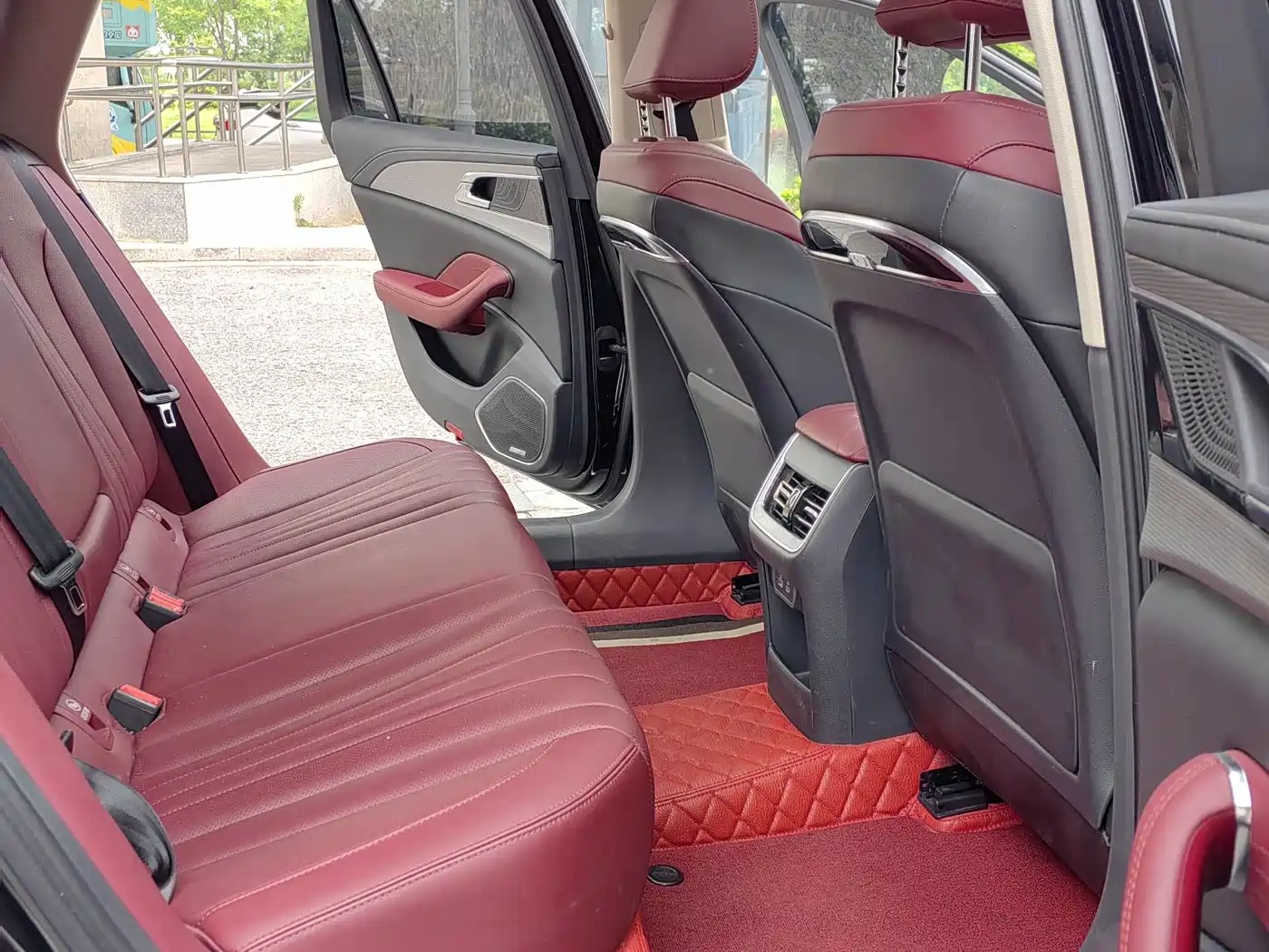 Hongqi H5 2024 1.5T DCT Smart Connect Flag Joy Edition фото 12
