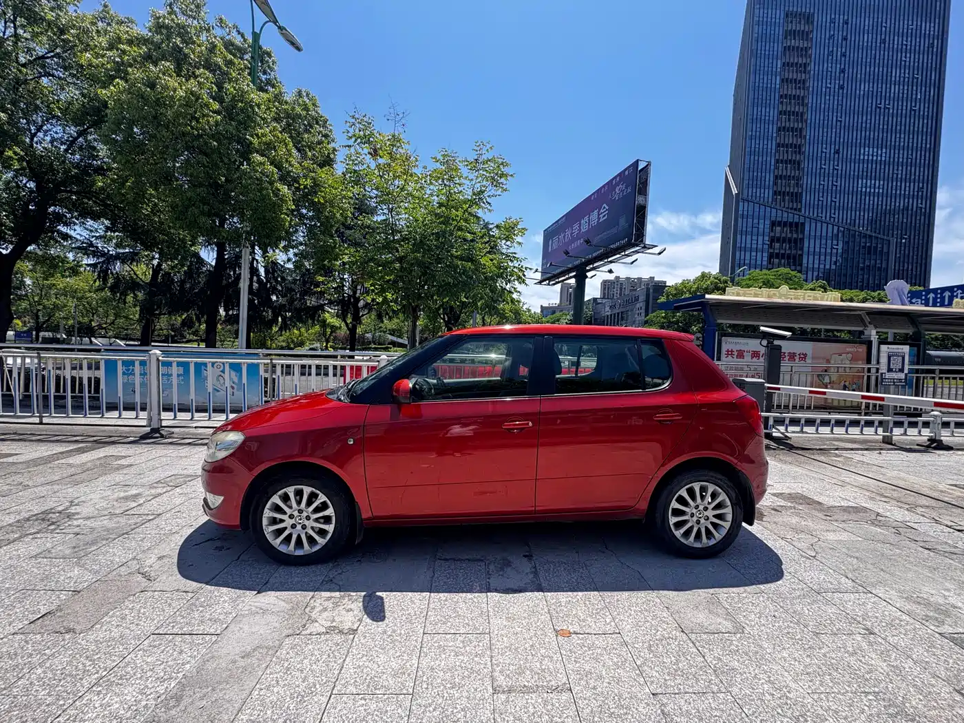 Škoda Fabia 2012 1.6L Auto Crystal Edition фото 10