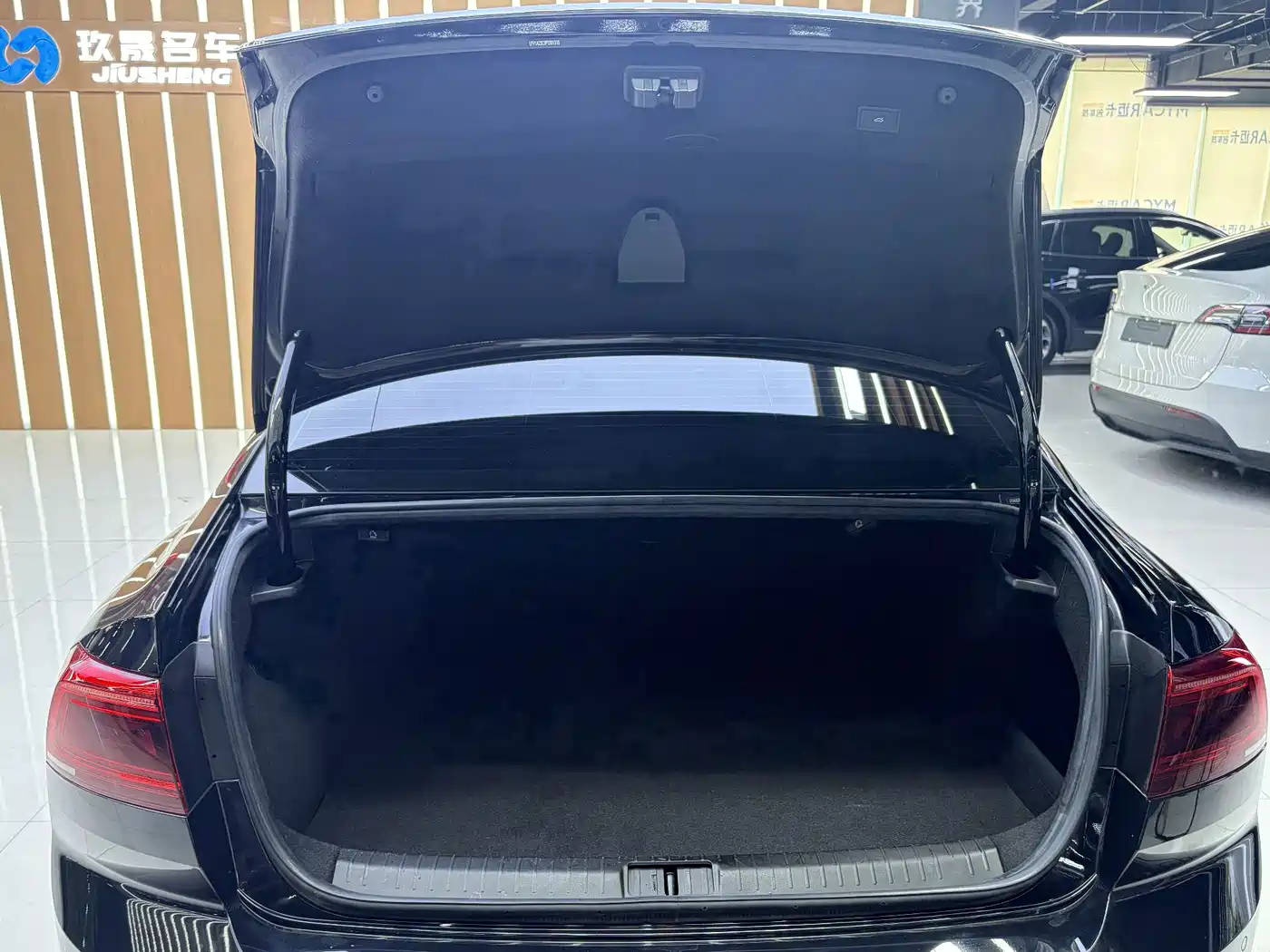 VOLKSWAGEN MAGOTAN GTE PLUG IN HYBRID