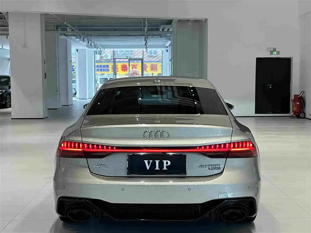 Photo 8 - Audi A7L