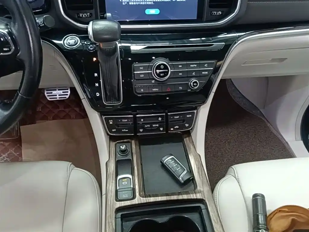GAC Trumpchi Trumpchi M8 2018 320T Exclusive Edition фото 14