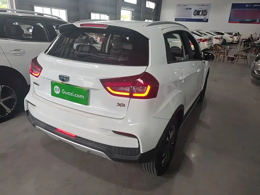 Фото 7 - Geely Vision X3