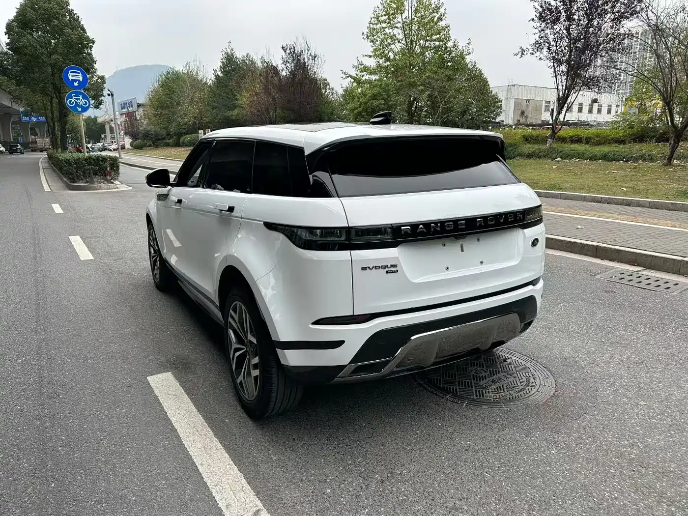 Land Rover Range Rover Evoque 2023 Range Rover Evoque L 249PS Luxury Edition фото 3